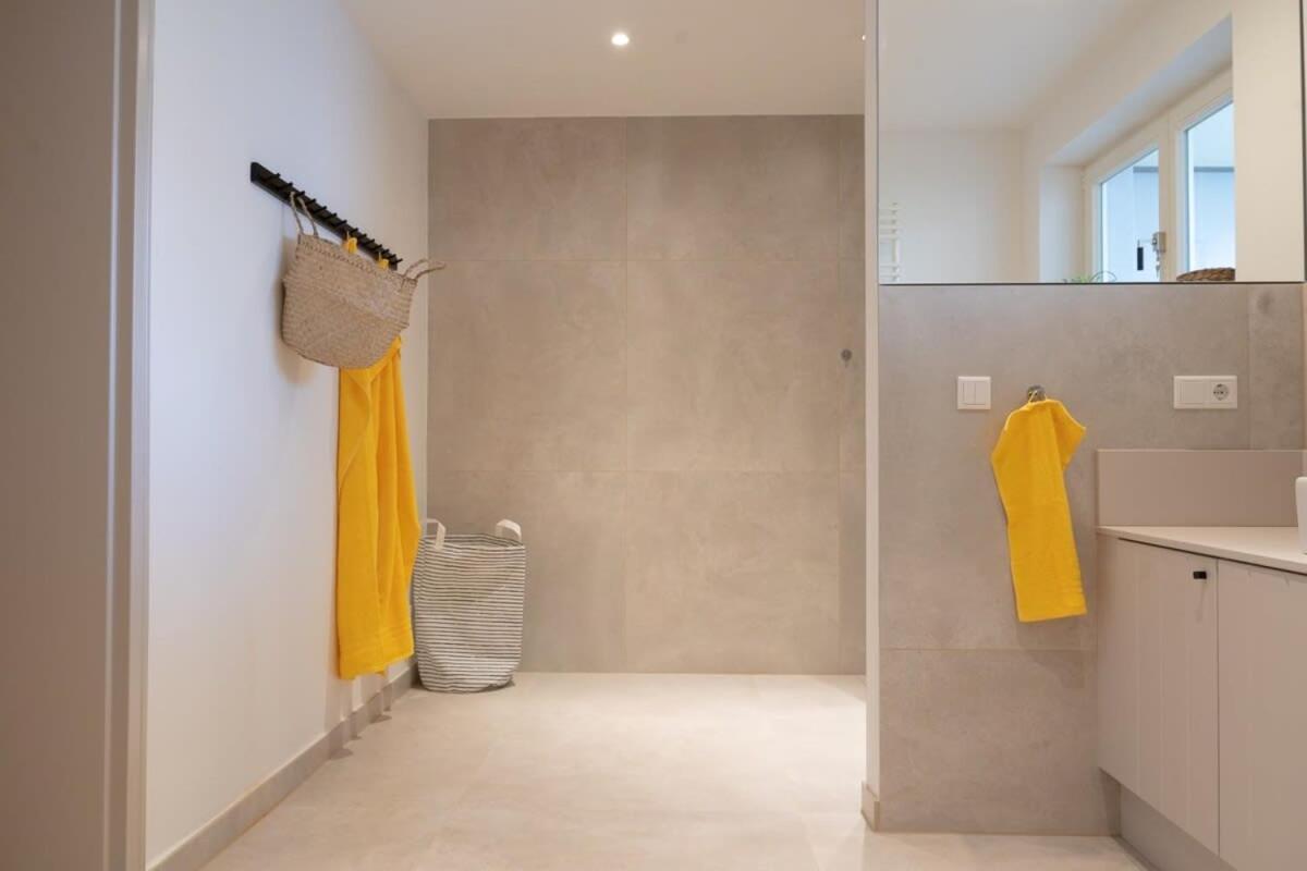 Spacious 3-Bedroom Apartment Near Eilbekpark Hamburgo Exterior foto