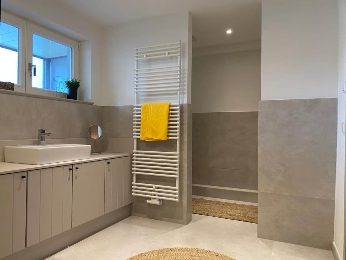 Spacious 3-Bedroom Apartment Near Eilbekpark Hamburgo Exterior foto
